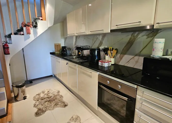 Azax In Terra Complex *